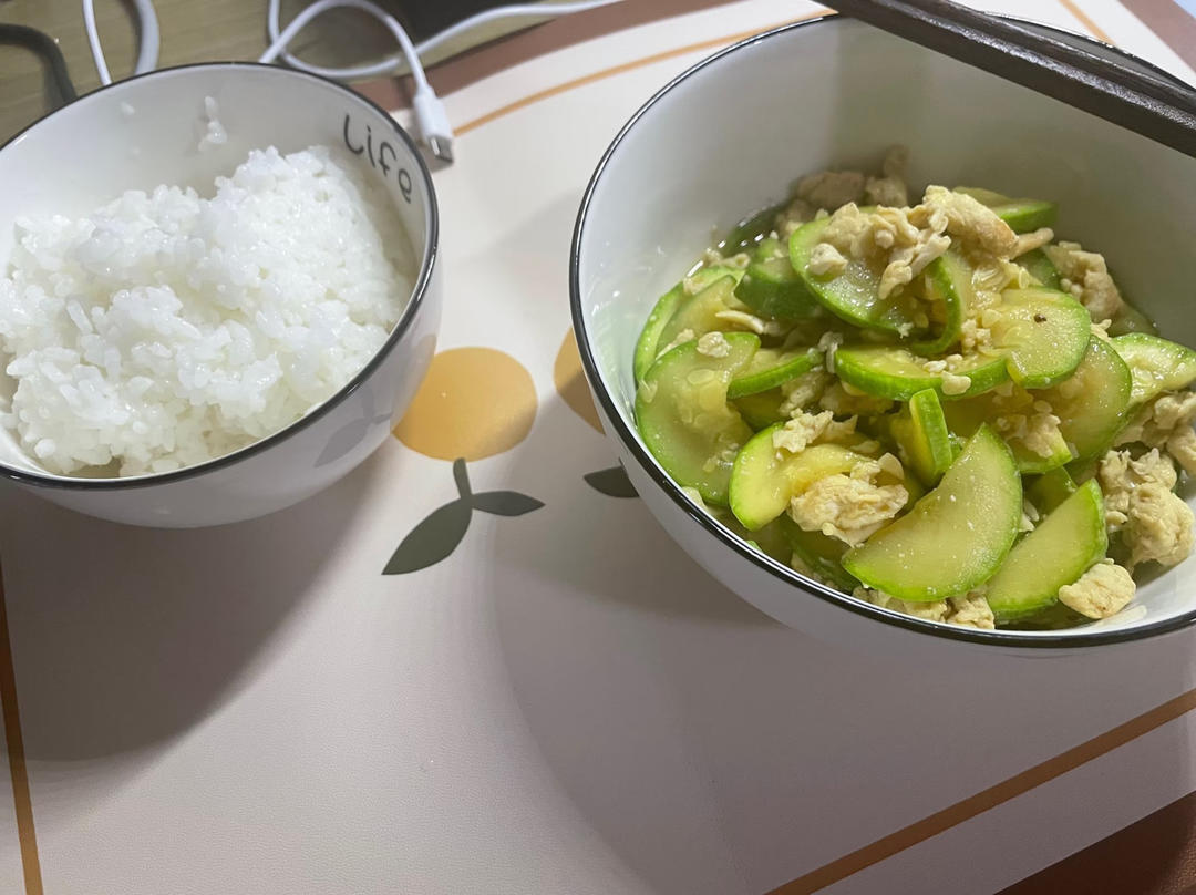 西葫芦炒鸡蛋(从不修图，拒绝夸张)