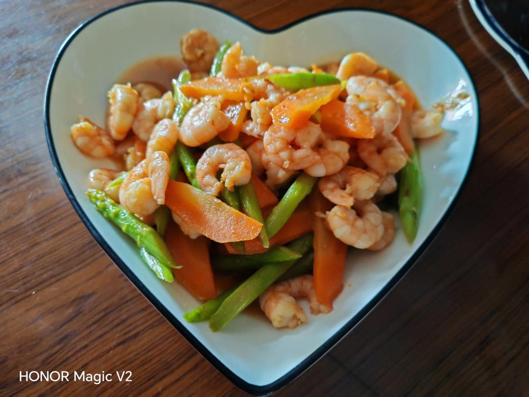 吃饭嘛就是要健康又美味😋来盘鲜虾仁炒芦笋试试看👏