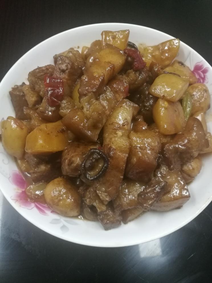 红烧肉烧土豆鹌鹑蛋的做法 步骤5