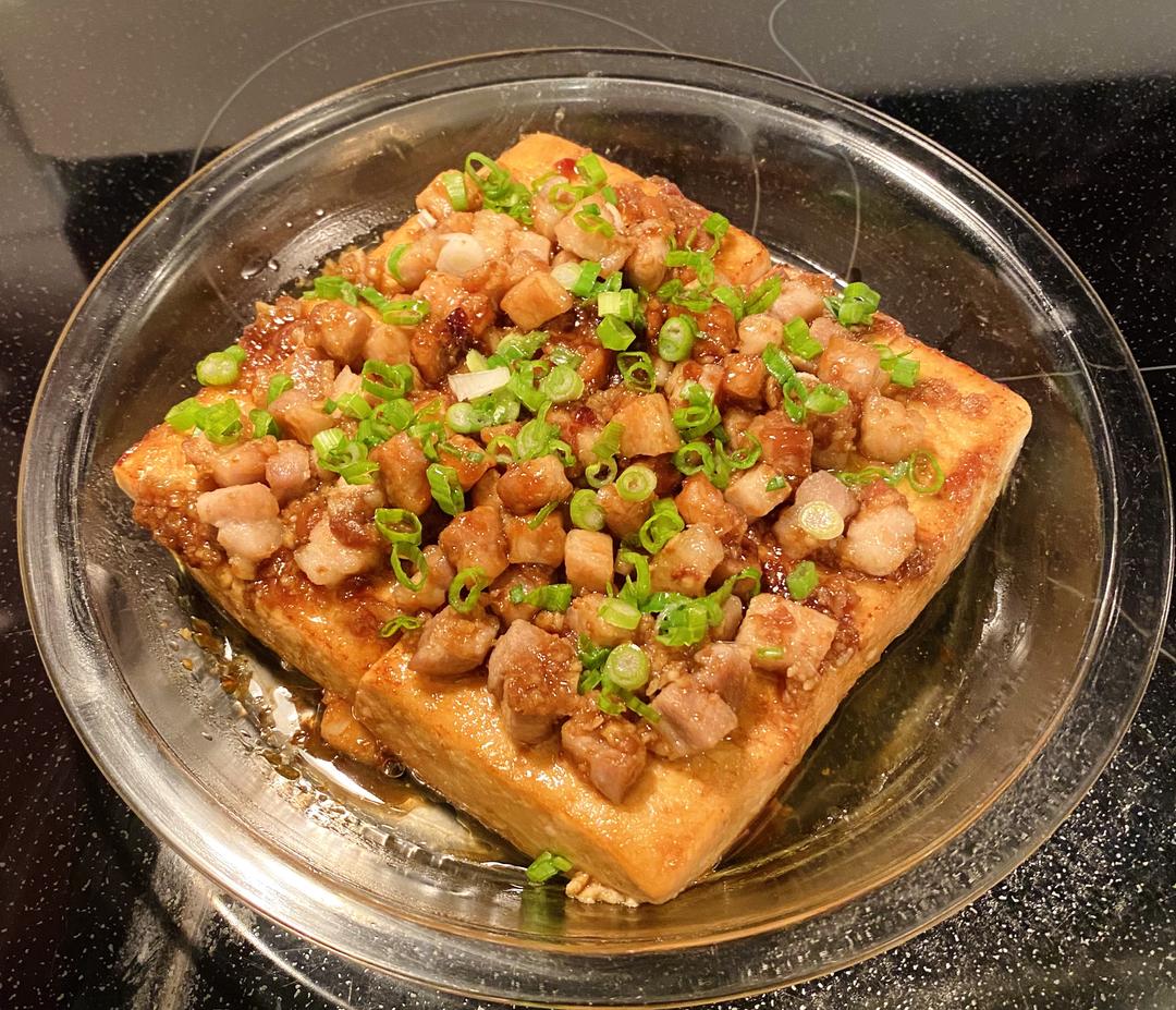 蒜汁肉丁盖猪油豆腐的做法