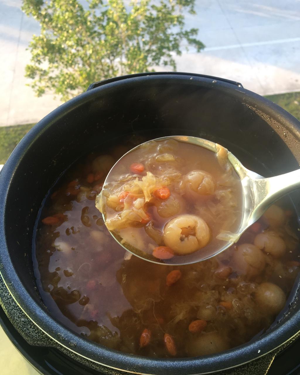 红枣银耳莲子羹