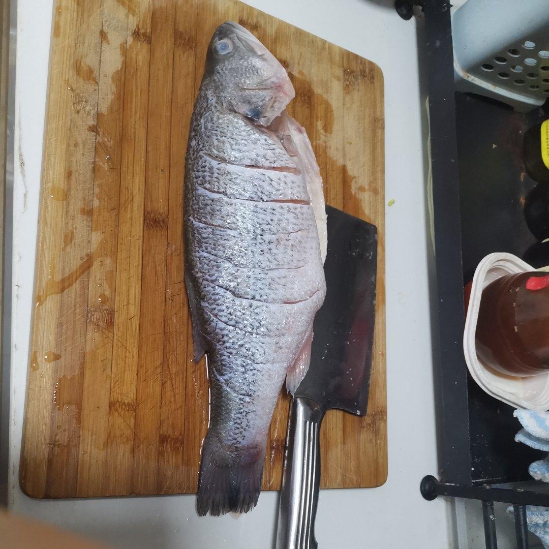 10分钟做 清蒸鲈鱼 （附切鱼图解）
