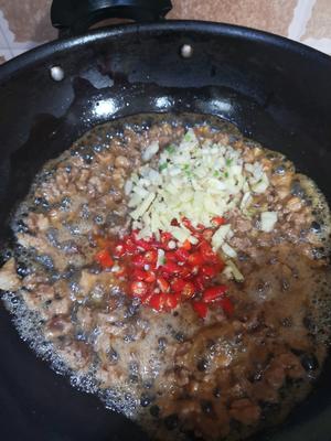 肉沫炒酸豇豆的做法 步骤11