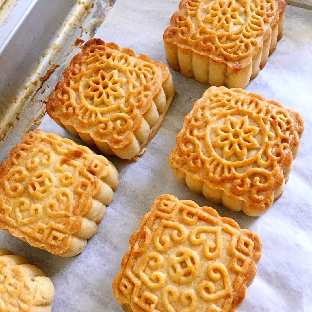 广式月饼——蛋黄莲蓉月饼