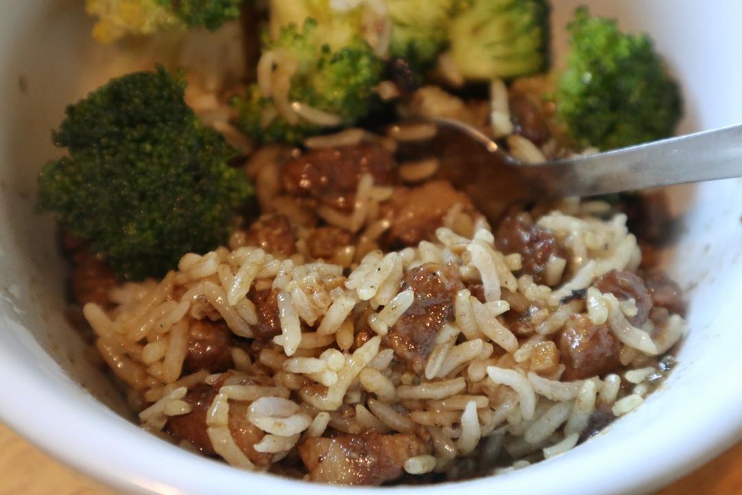 洋葱酥卤肉饭