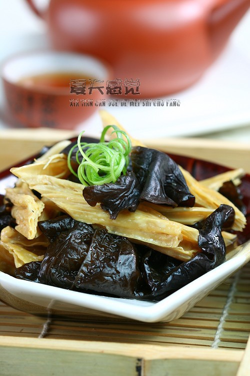 黑木耳炒腐竹的做法