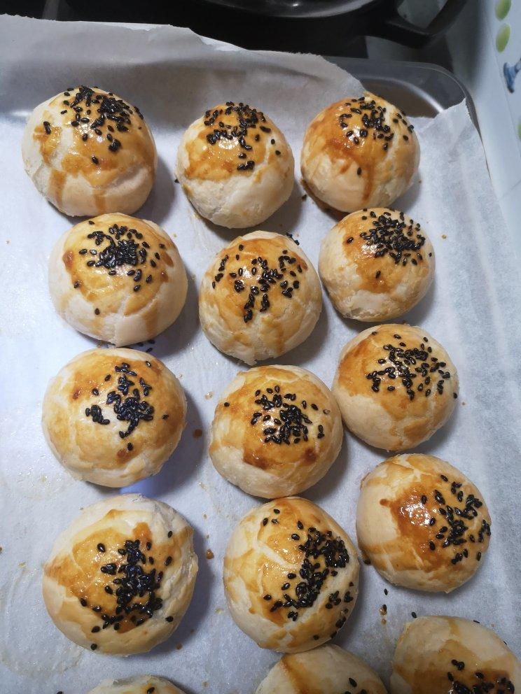 蛋黄酥（超详细步骤，附红豆沙馅做法）