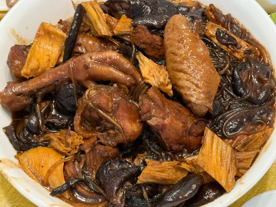 蘑菇粉条炖鸡