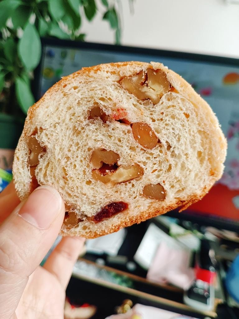 风靡代购店的新疆果仁大列巴