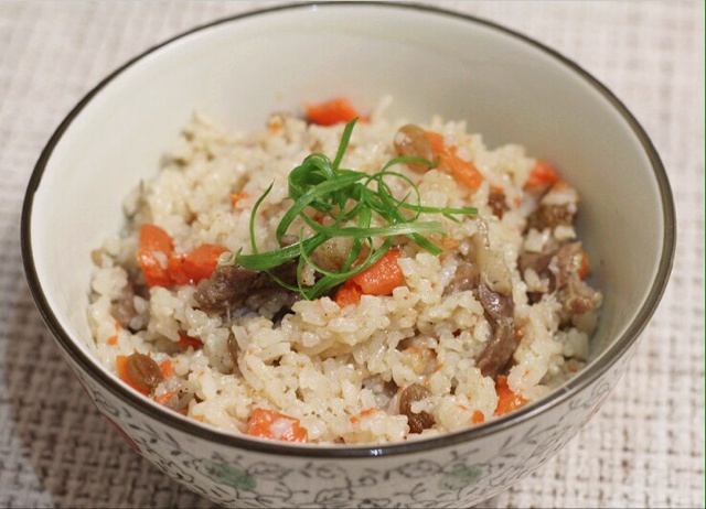 喷香羊肉焖饭
