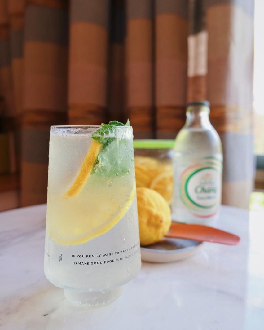 夏日清凉桃子汽水