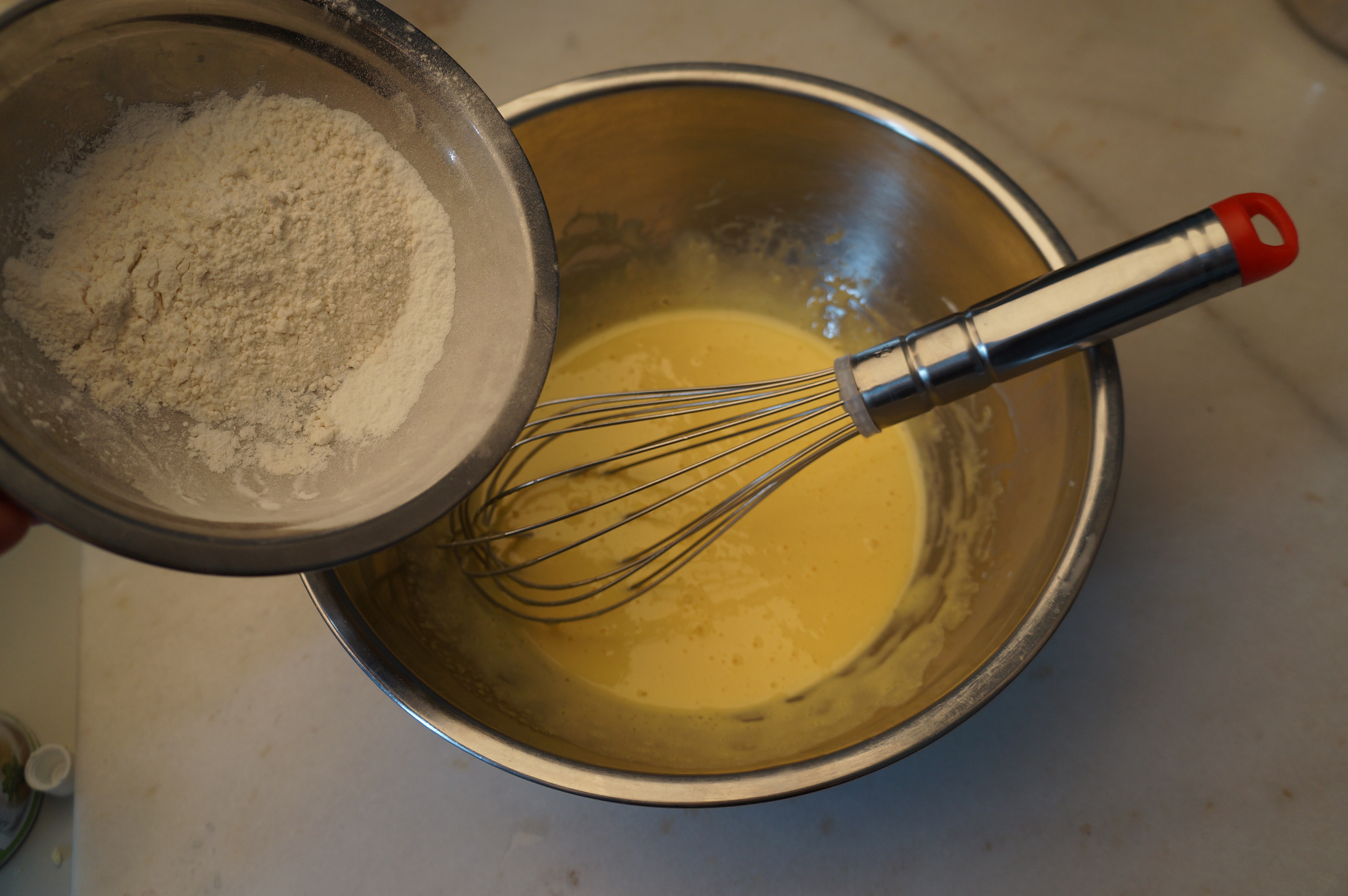 在家就能轻松做的松软泡芙（非黄油）的做法 步骤8