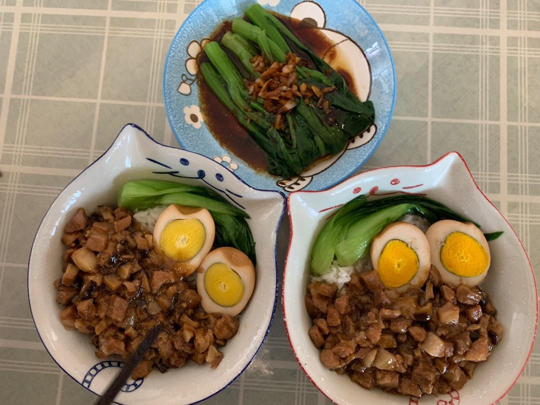 洋葱酥卤肉饭