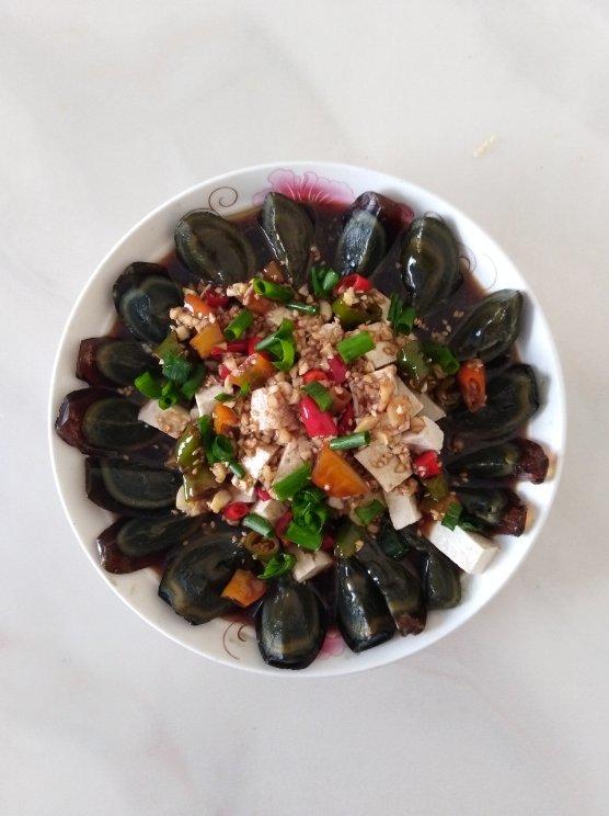皮蛋拌豆腐