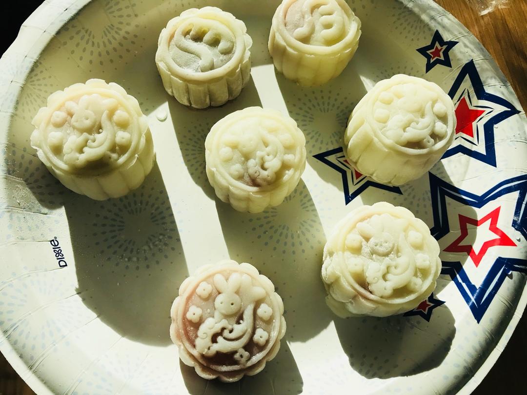 彩色冰皮月饼