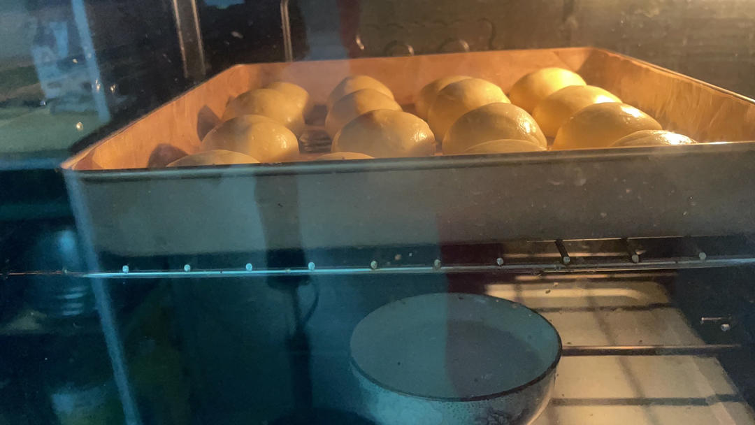 一次发酵同样松软的椰蓉小面包