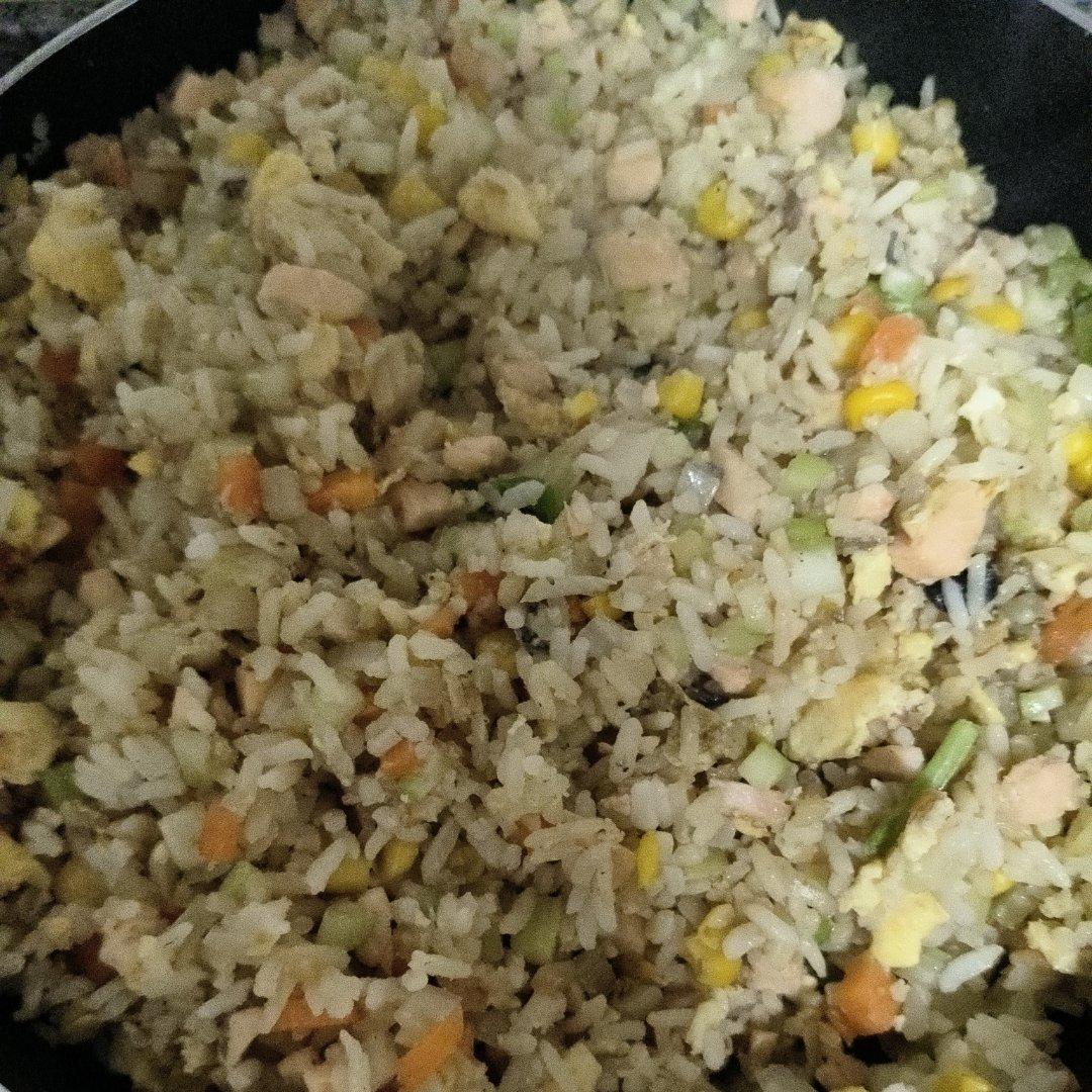 低脂三文鱼炒饭