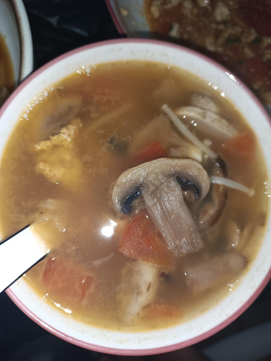 西红柿菌菇豆腐汤