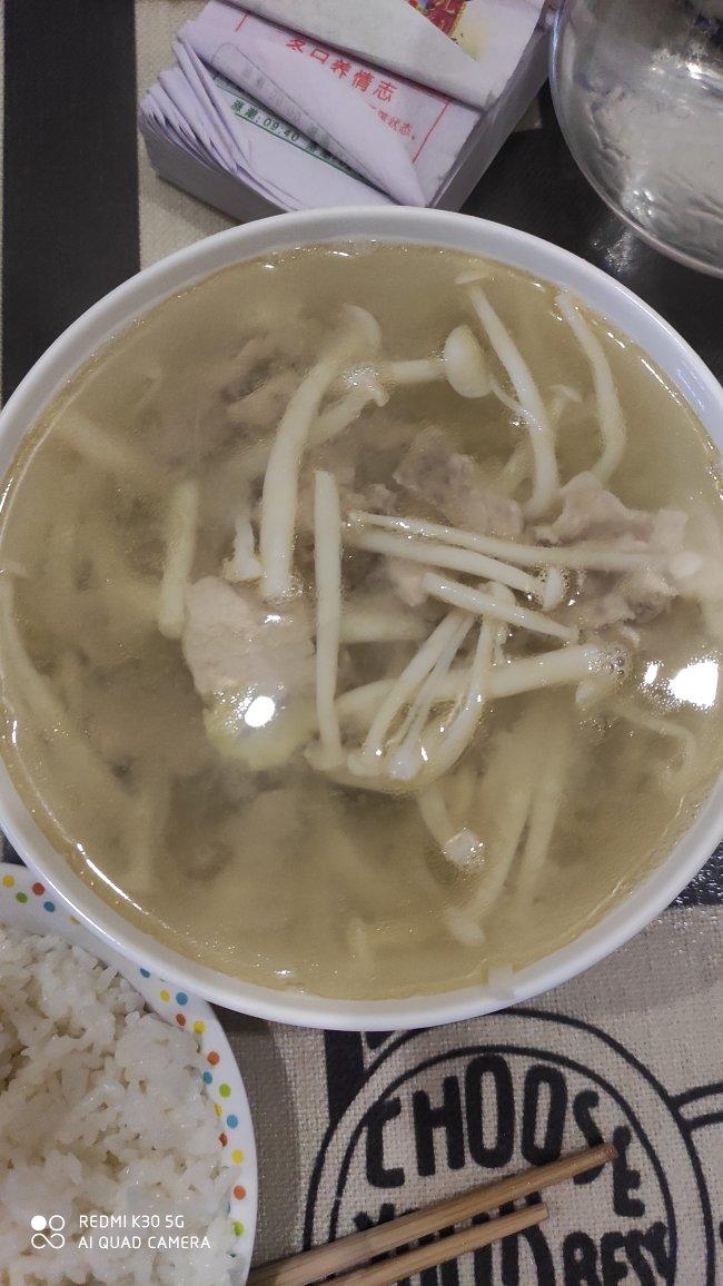 海鲜菇肉片汤