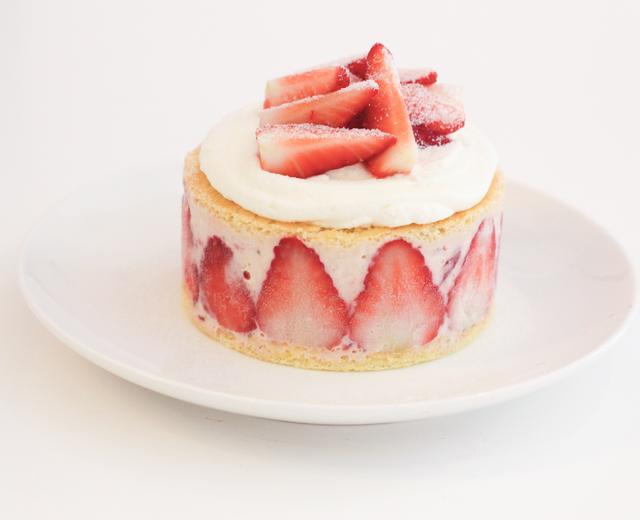 鲜奶油草莓冰淇淋蛋糕的做法