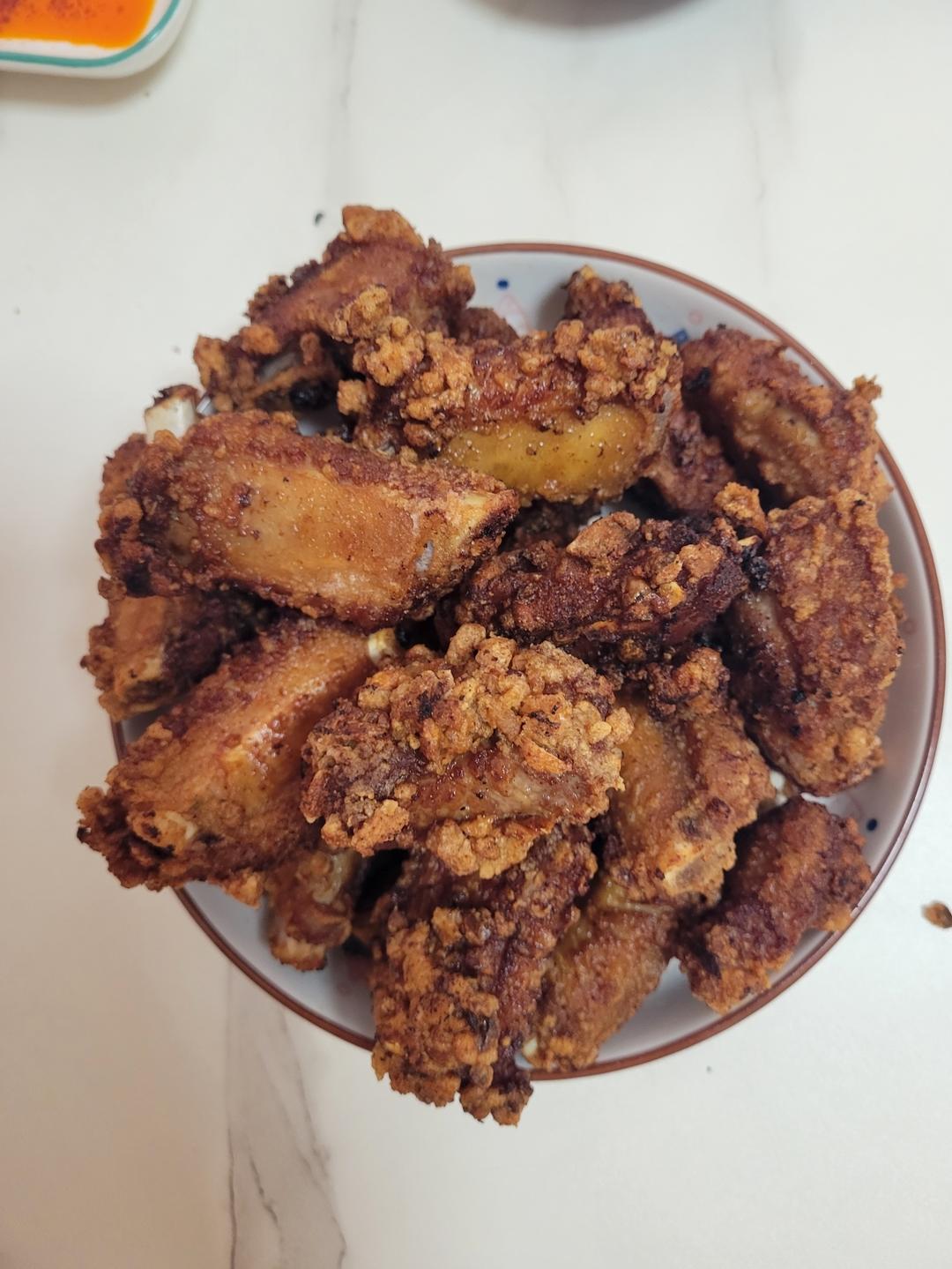 我家排骨从不红烧，加一些大蒜，出锅香喷喷，孩子吃完舔手指