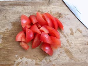 娃娃菜西红柿炒土豆的做法 步骤3
