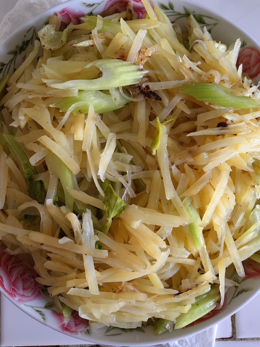 简单美味的家常菜！土豆丝炒芹菜