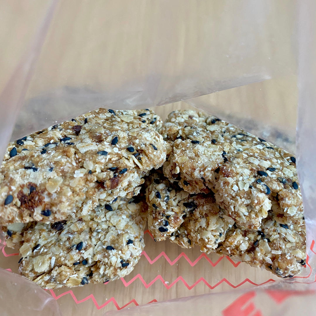 素食:有机燕麦芝麻大饼干