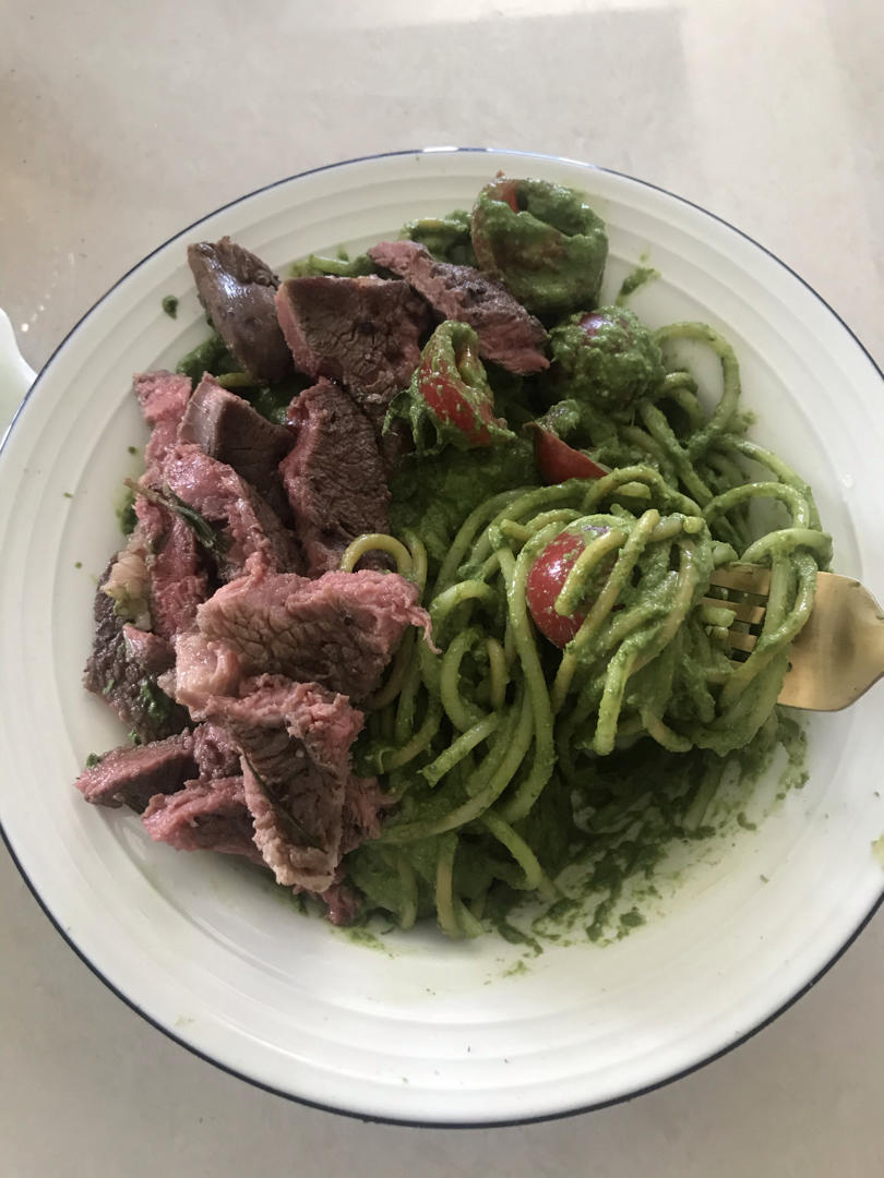 【健康三餐】菠菜牛油果青酱西葫芦面条