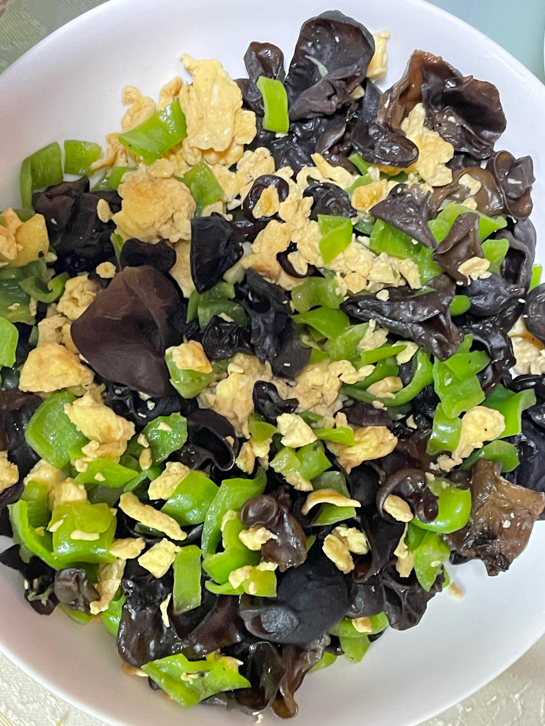 黑木耳青椒炒鸡蛋（营养又下饭）