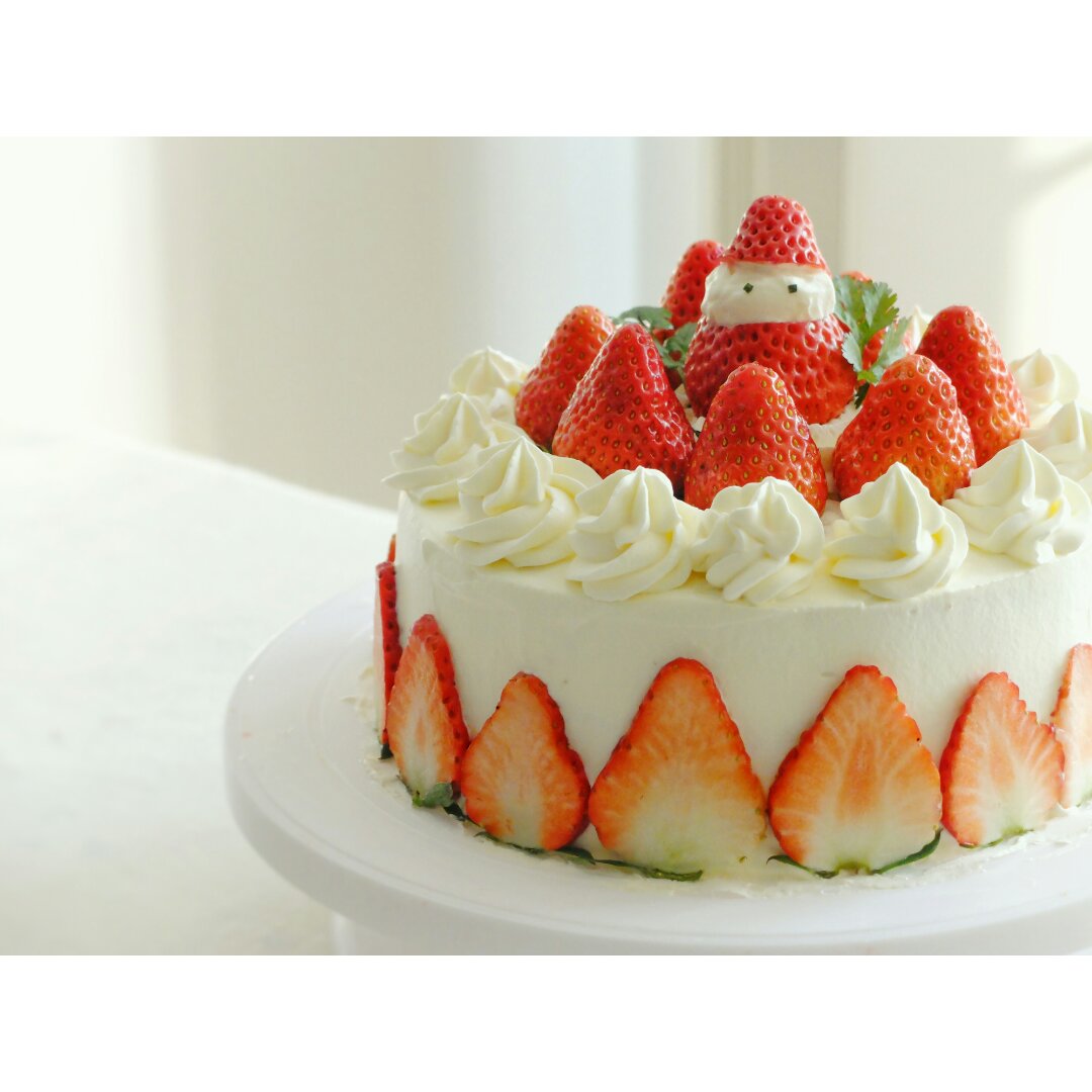 吃好多肉做的鲜奶油草莓蛋糕