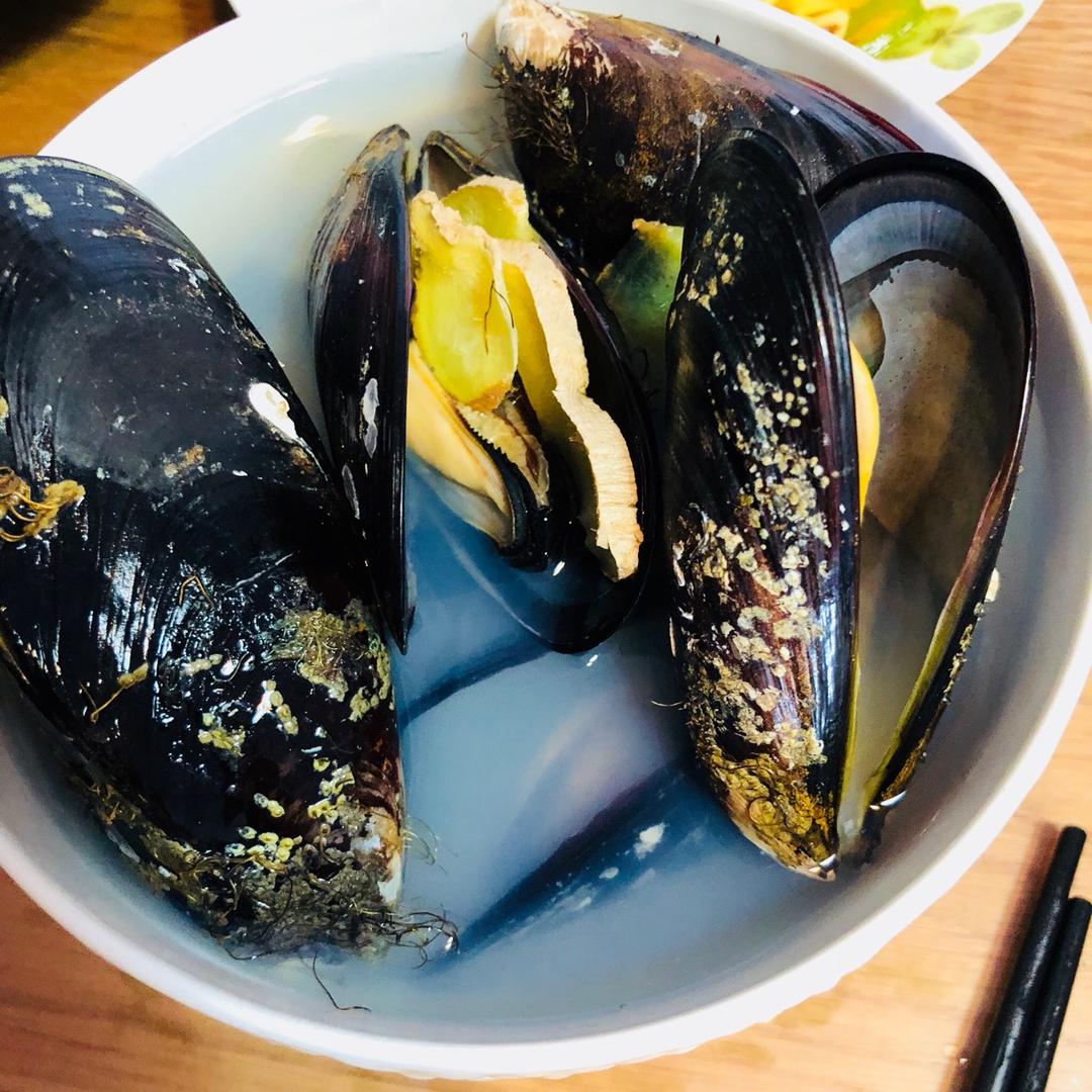 西湖边的小蘑菇做的淡菜汤