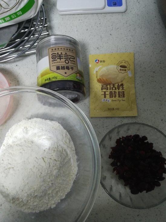 不用揉面，简单易做的——蔓越莓发糕