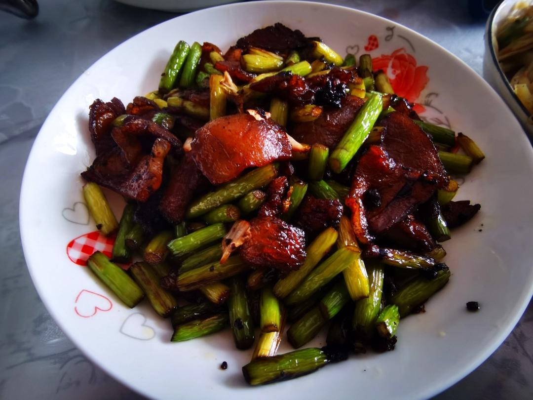 简单易做的下饭菜－蒜苔炒肉