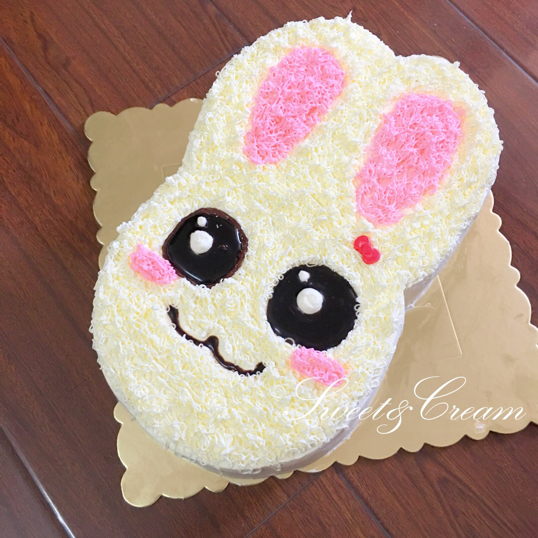 小雯妈咪做的小兔子奶油蛋糕