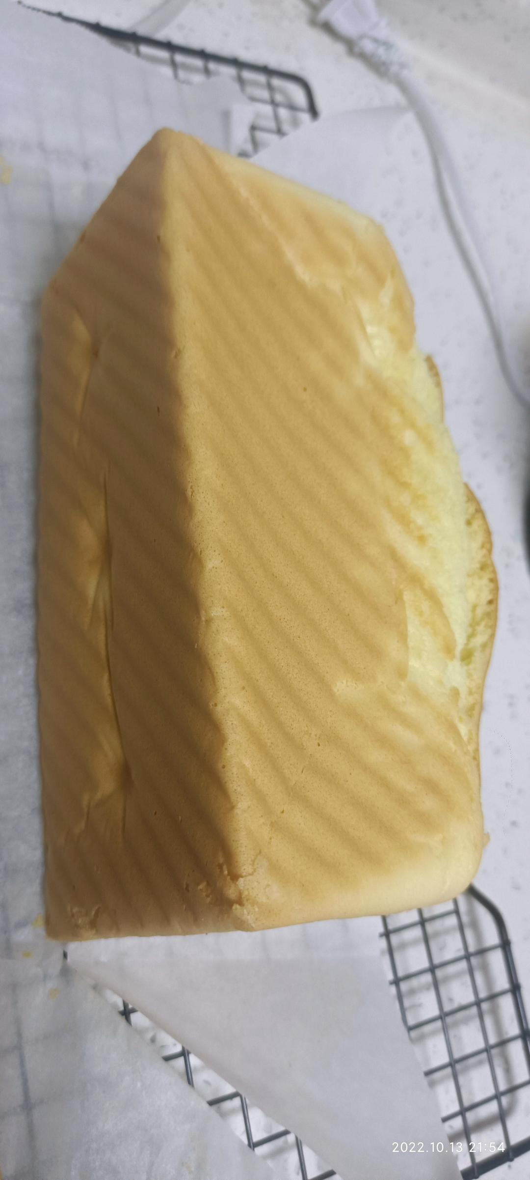 蛋糕店超🔥的金枕蛋糕｜口感绵密🍰松松软软