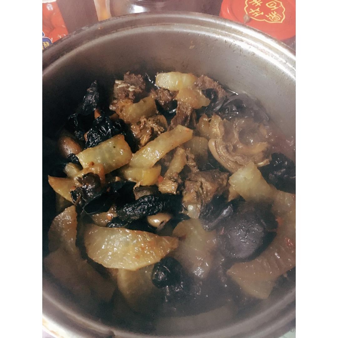 红焖羊肉炖胡萝卜
