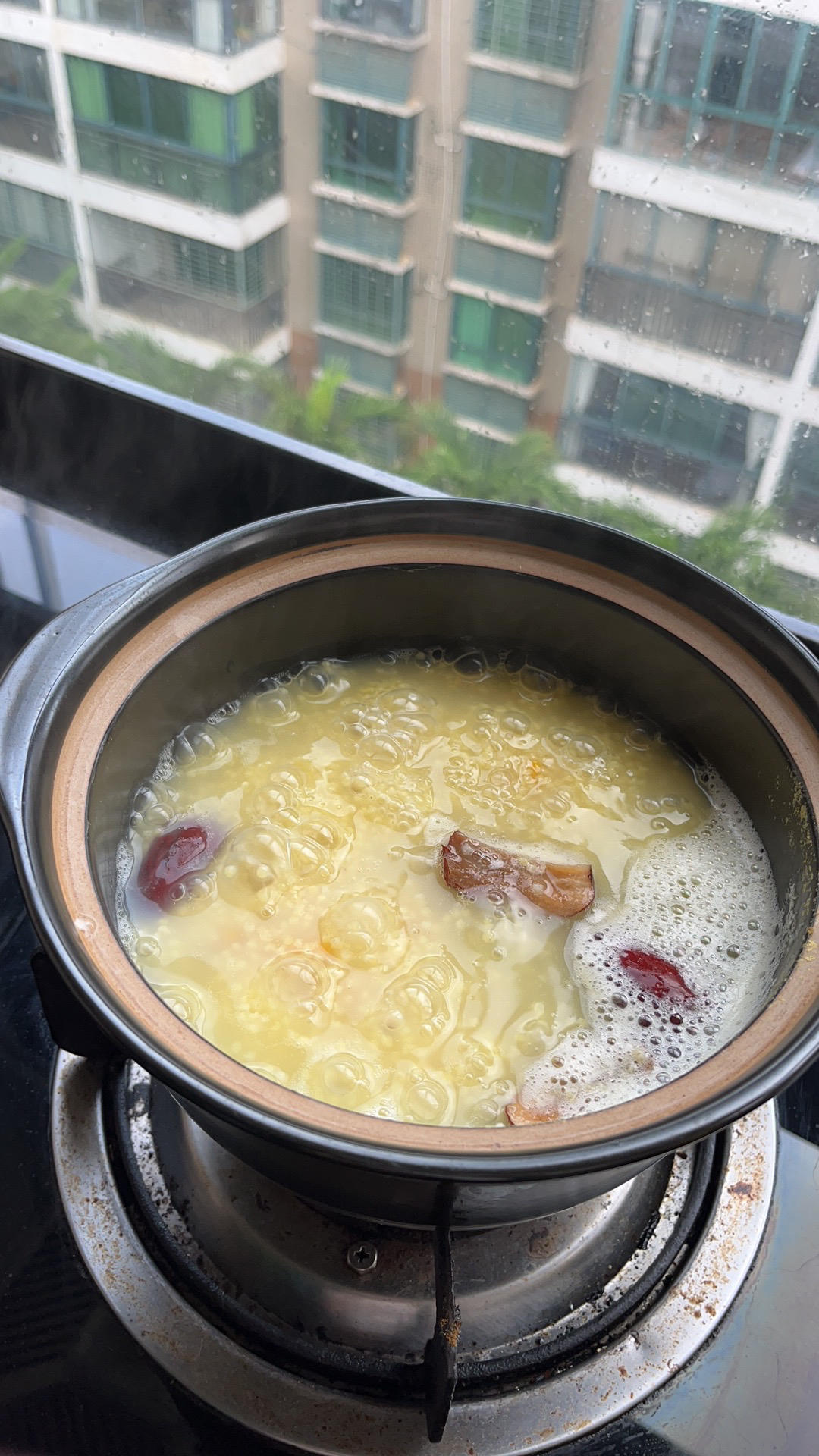 终于熬出一锅有厚厚米油的小米粥