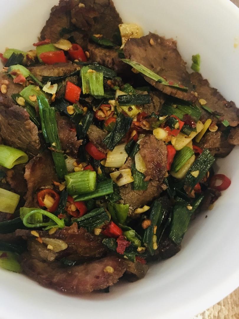 大蒜炒卤牛肉
