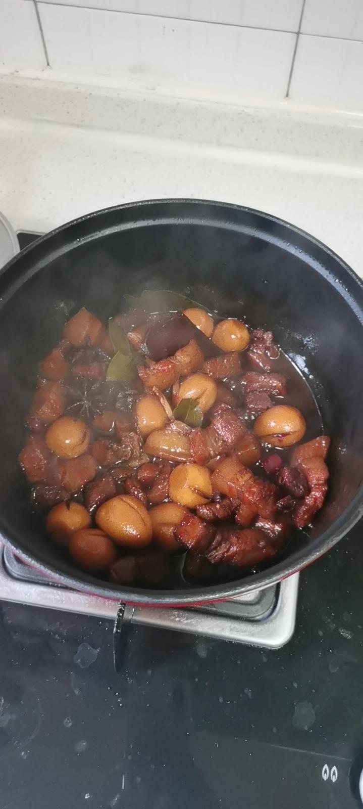红烧肉炖鹌鹑蛋