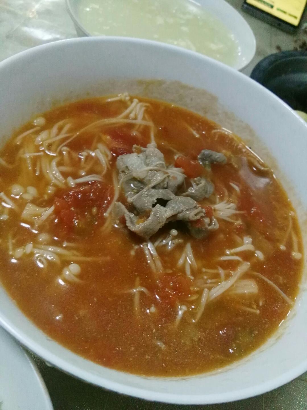 金针菇肥牛番茄锅