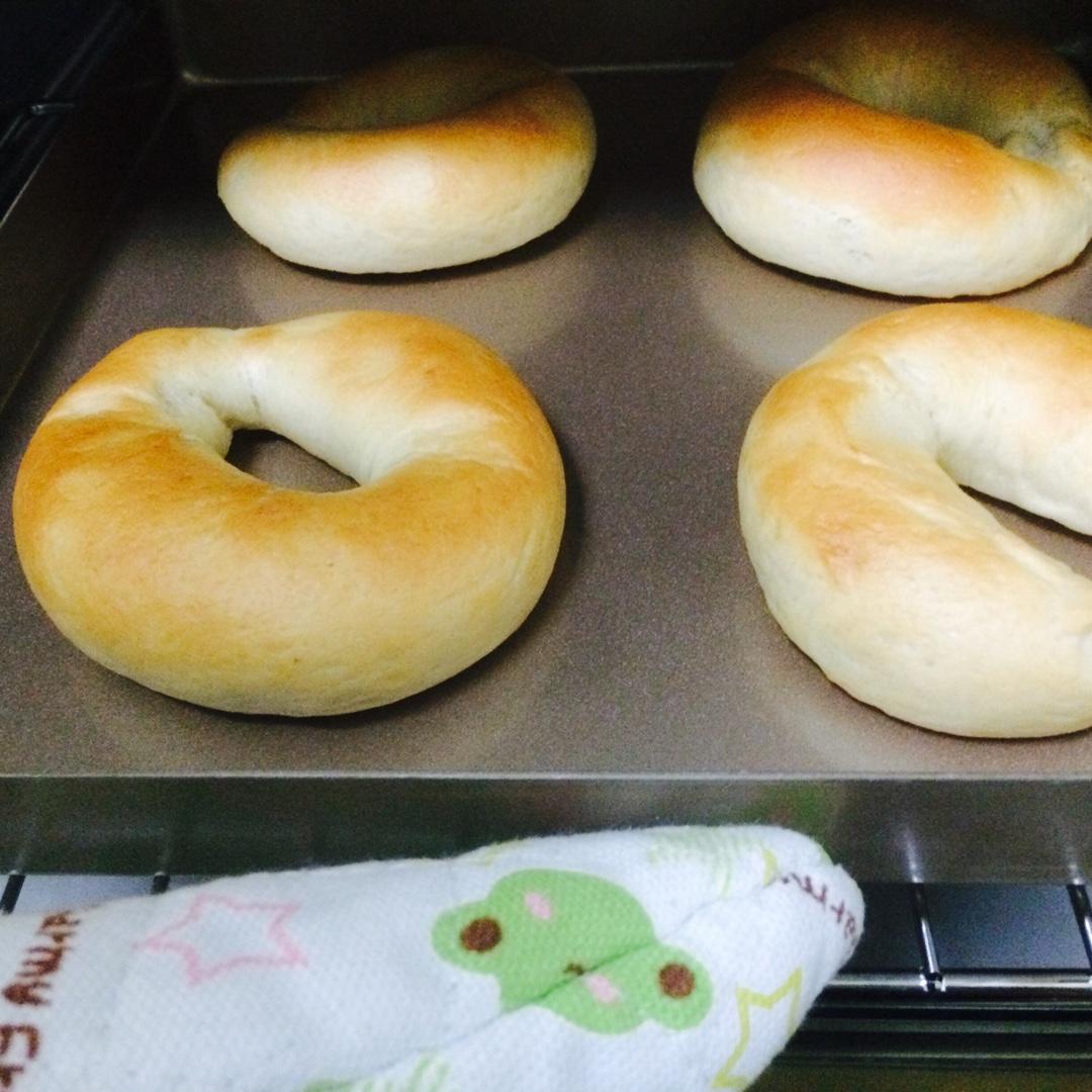 咸蛋黄肉松海苔贝果