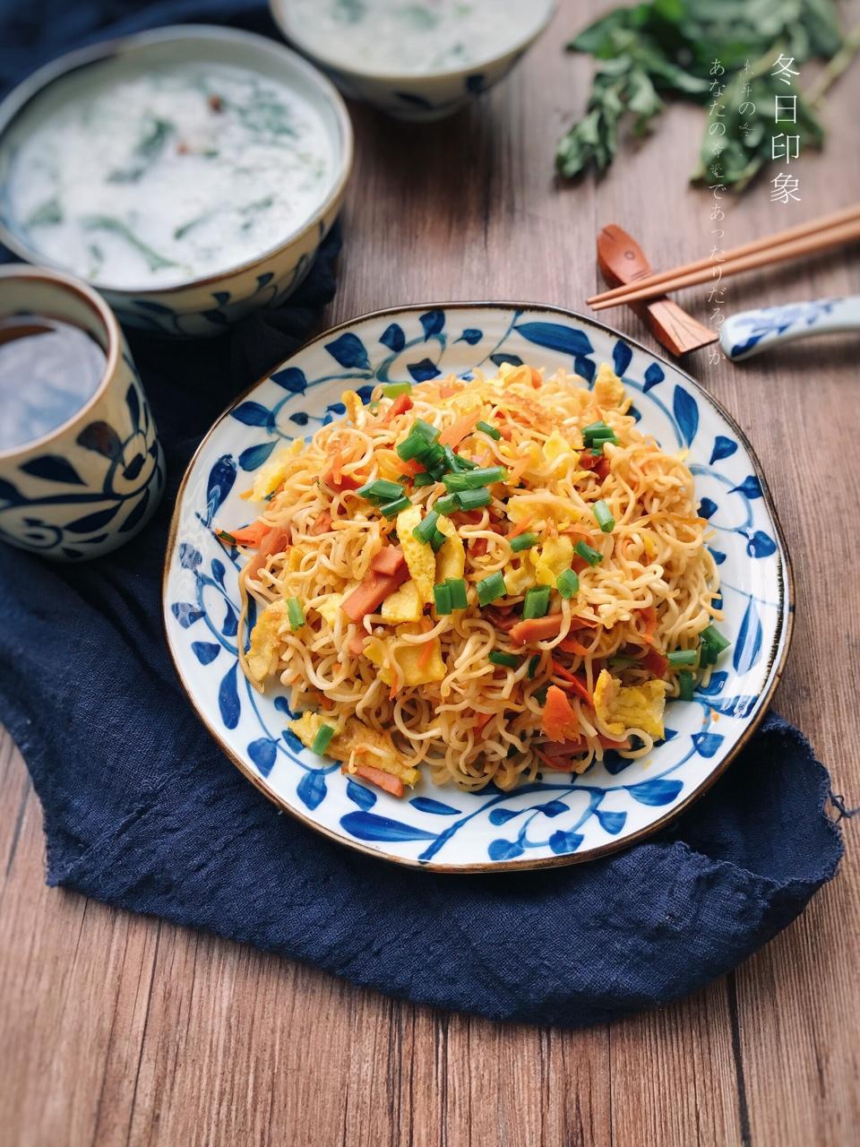 xianzhouzhou做的路边摊风味炒方便面