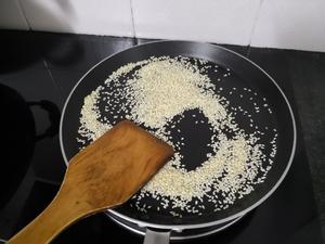 😍咸蛋黄肉松青团的做法 步骤4