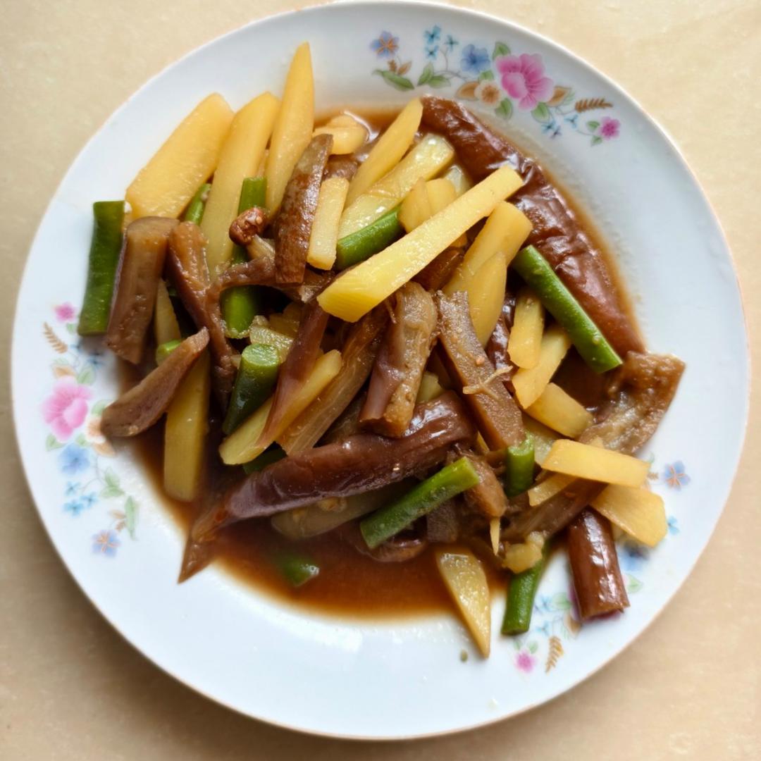 土豆茄子炖豆角