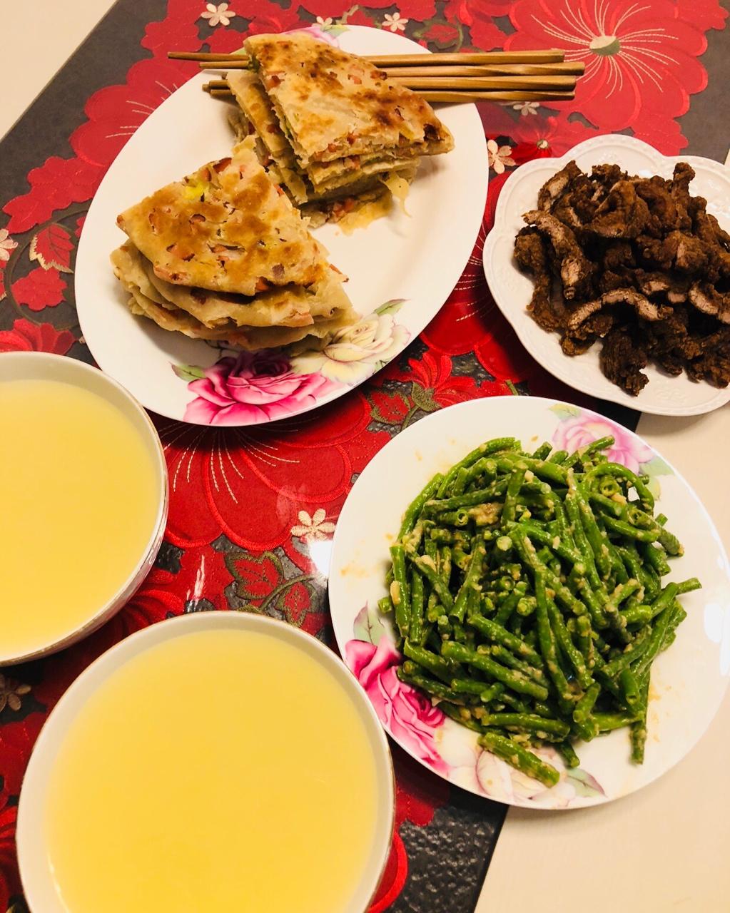 堂妈小厨——腊肠葱油饼