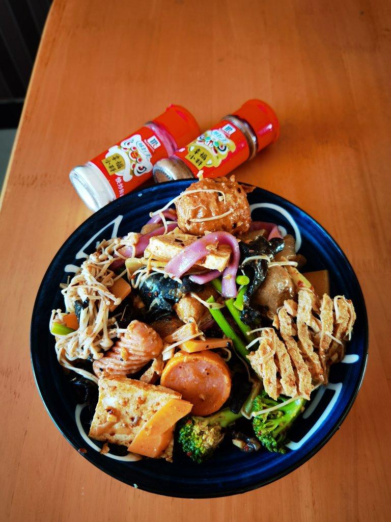 比麻辣烫好吃百倍的麻辣拌，浓郁鲜香麻辣又上瘾