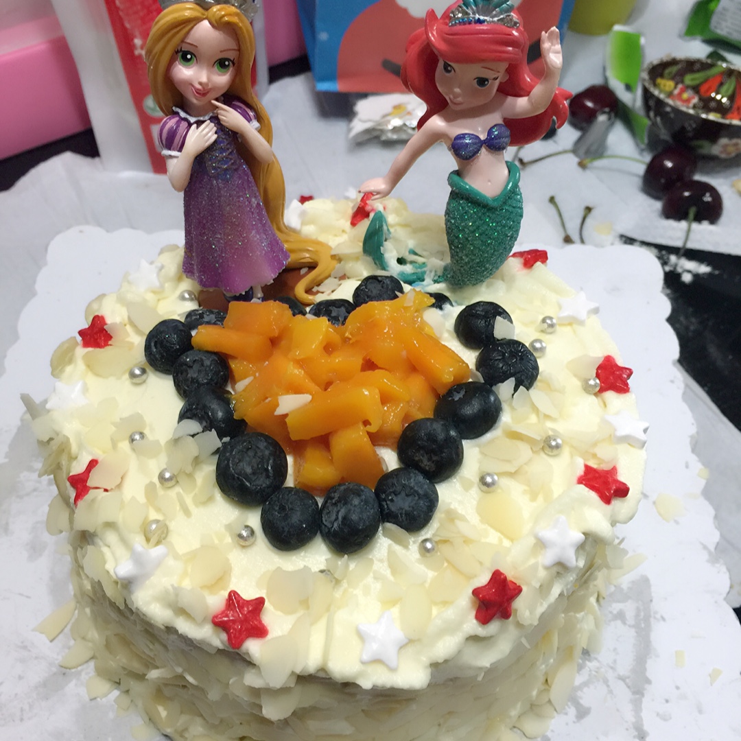 奶油水果装饰蛋糕