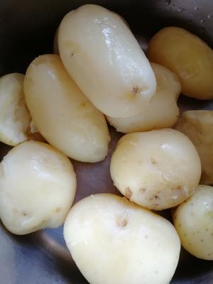 炸土豆块的做法 步骤1