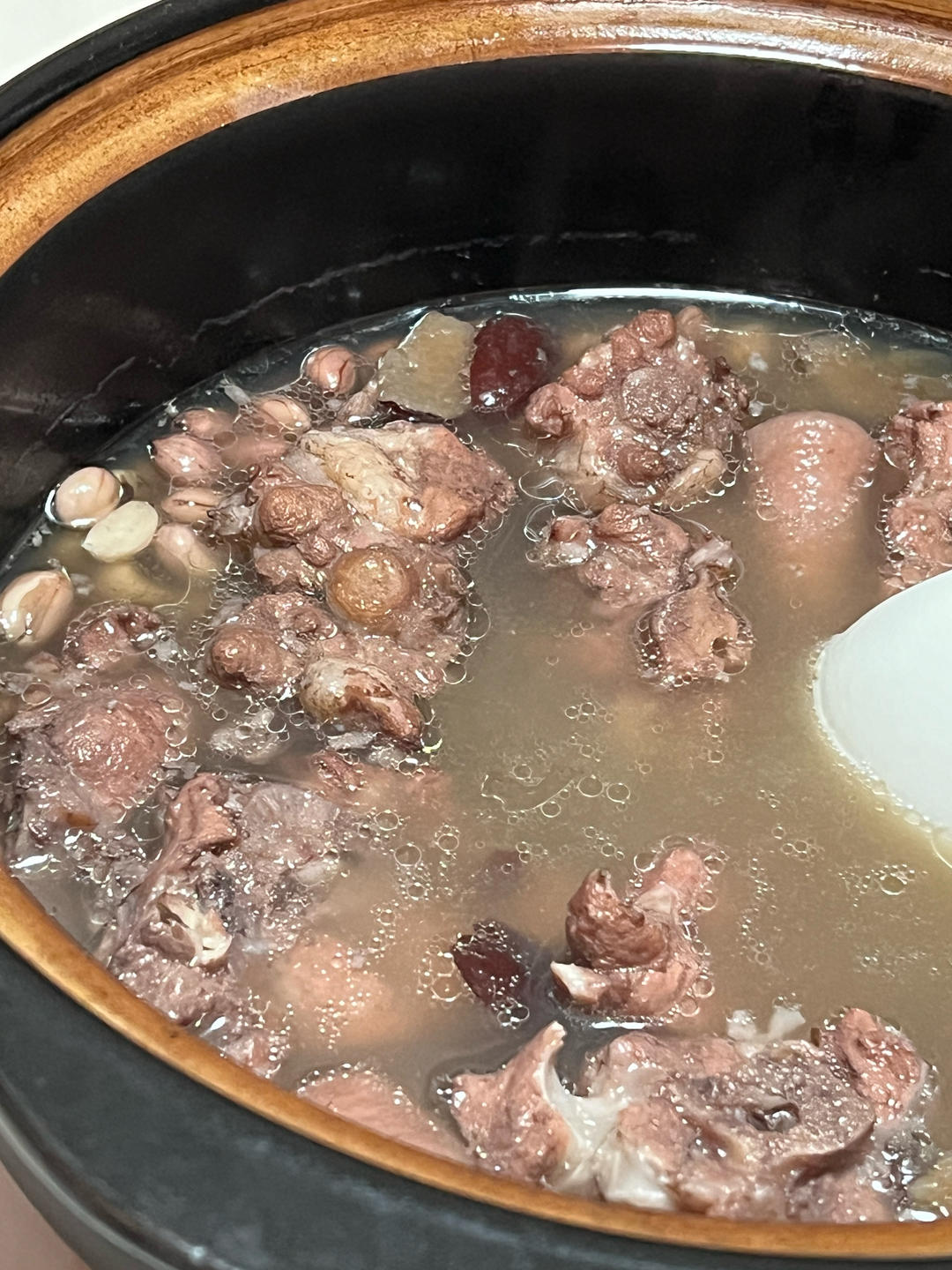 眉豆花生红枣猪尾汤